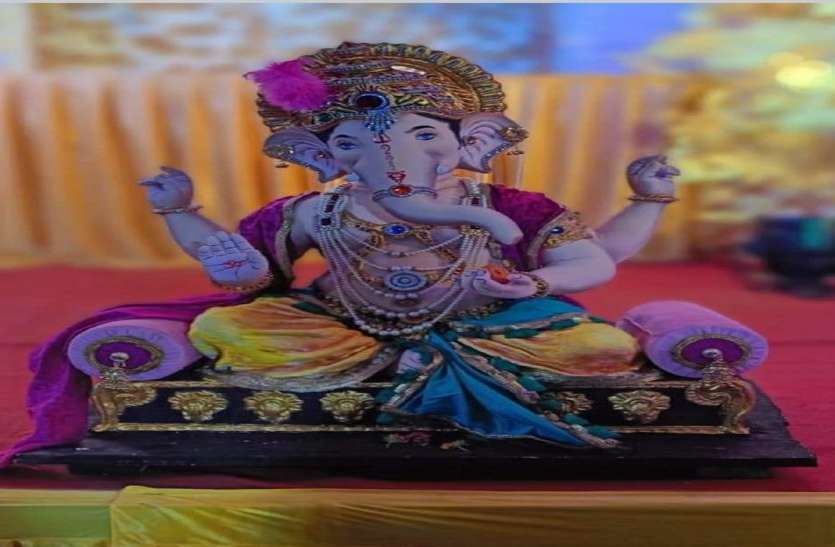 Ganesh utsav: इस बार भक्तों को दर्शन नहीं देंगे लालबाग के बादशाह, यह है बड़ी वजह ऊं गं गणपतये नम: सिद्धि विनायक नमो नम: की गूंज