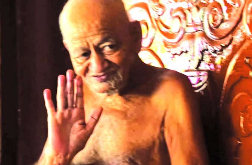 Aachary Vidhyasagar Maharaj in Jabalpur शब्दों में नहीं आत्मा में अर्थ छुपा होता है