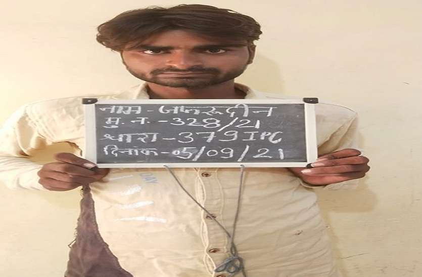dig-thag_1.jpg वाहन चुराने वाला बदमाश गिरफ्तार