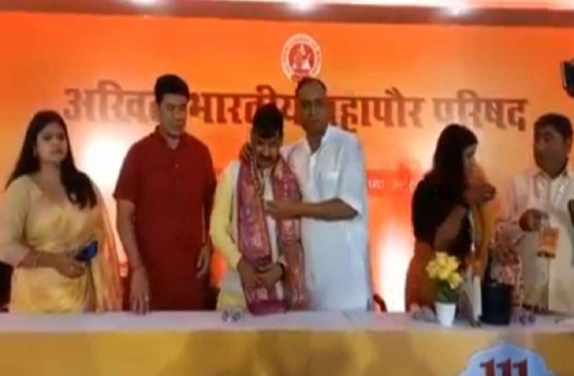 महापौर परिषद की दो दिवसीय बैठक में राम मंदिर निर्माण की भी जानकारी, लगा जय श्रीराम के नारे एक देश एक कानून लागू के लिए पीएम मोदी से मुलाकात करेंगे महापौर परिषद के सदस्य