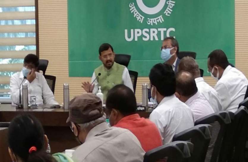 परिवहन मंत्री ने ट्राली का डिजाइन अप्रूवल जारी करने के लिए अधिकारियों को दिए निर्देश परिवहन मंत्री ने ट्राली का डिजाइन अप्रूवल जारी करने के लिए अधिकारियों को दिए निर्देश