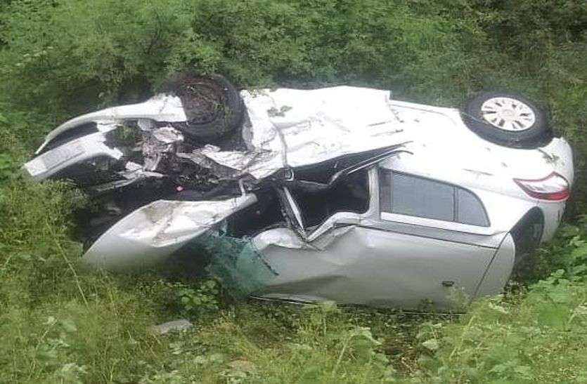 ट्रेलर की टक्कर से कार चालक व महिला की मौत, एक महिला गंभीर ट्रेलर की टक्कर से कार चालक व महिला की मौत, एक महिला गंभीर