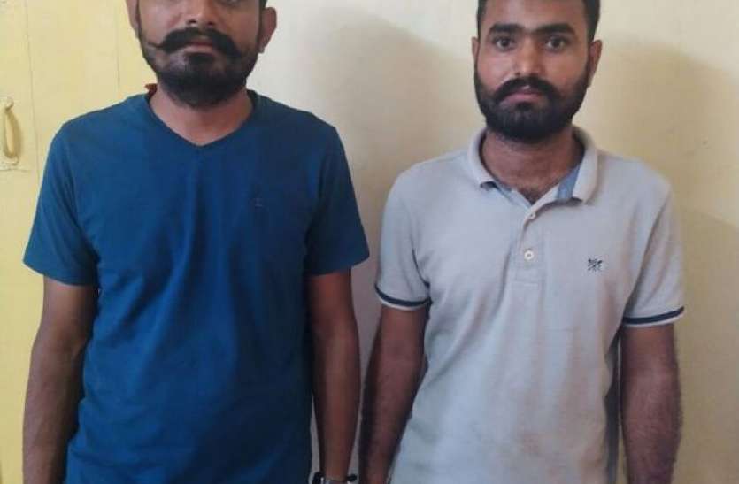 पांच पिस्तौल व 162 जिंदा कारतूस जब्त, दो गिरफ्तार पांच पिस्तौल व 162 जिंदा कारतूस जब्त, दो गिरफ्तार
