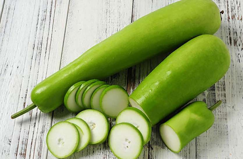 bottle_gourd.jpg Home Remedies for Gray Hair: उम्र से पहले आपके बालों को सफेद होने से रोकता है लौकी का तेल, जानें इसे बनाने का तरीका