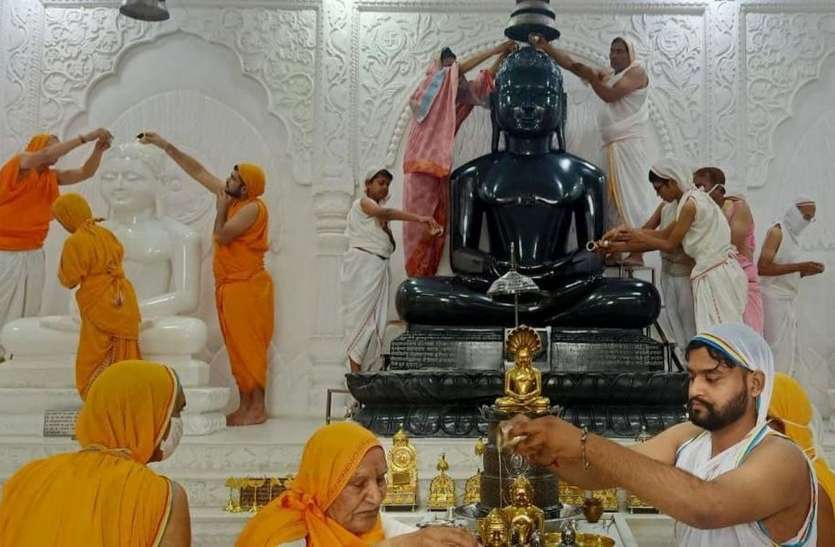 पयुर्षण पर्व : जिनालयों में गूंज रहे णमोकार मंत्र पयुर्षण पर्व : जिनालयों में गूंज रहे णमोकार मंत्र