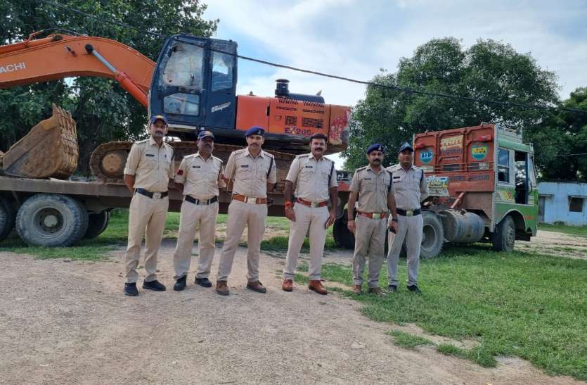 शराब ठेका कंपनी के वाहन पर 26 अगस्त को हुए हमले के आरोपी पकड़े कार पर फायरिंग कर दहशत फैलाने के 8 आरोपियों को हथियार सहित किया गिरफ्तार
