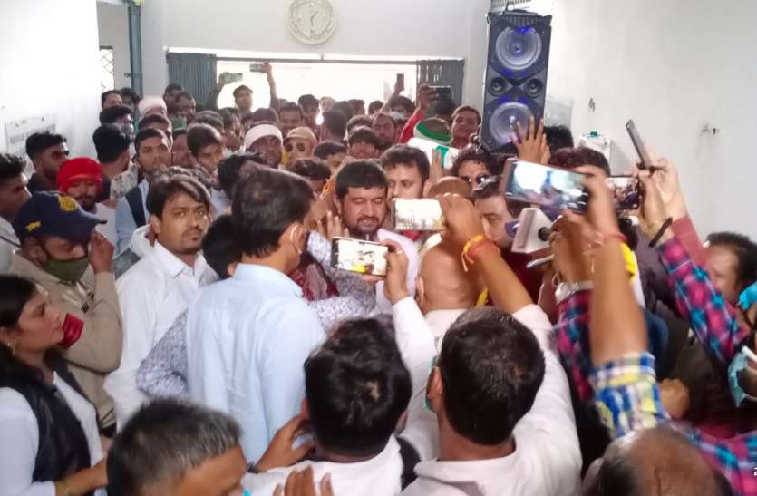 लेकिन खत्म हो जाएगा जिले के सबसे पहले कॉलेज का नाम महाराजा कॉलेज के कैंपस में विश्वद्यिालय के संविलियन से शुरु होंगे 14 रोजगार मूलक कोर्स