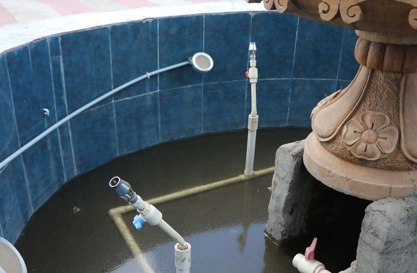 शहर में फाउंटेन के नाम पर बर्बादी न म्यूजिक बचा न ही फव्वारे शहर में फाउंटेन के नाम पर बर्बादी न म्यूजिक बचा न ही फव्वारे