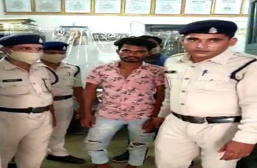 राजनांदगांव में चार साल की बच्ची की बलात्कार के बाद हत्या, आरोपी युवक को कोर्ट ने सुनाया फांसी की सजा राजनांदगांव में चार साल की बच्ची की बलात्कार के बाद हत्या, आरोपी युवक को कोर्ट ने सुनाई फांसी की सजा