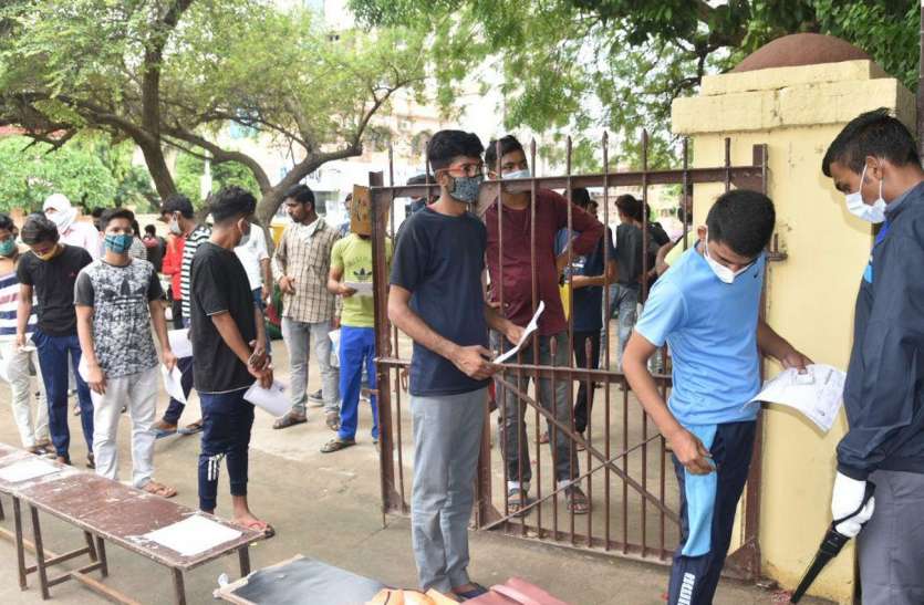 तमिलनाडू में एक अभ्यर्थी के सुसाइड करने से ट्विटर पर ‘बेननीट’ करने लगा ट्रेंड तमिलनाडू में एक अभ्यर्थी के सुसाइड करने से ट्विटर पर ‘बेननीट’ करने लगा ट्रेंड