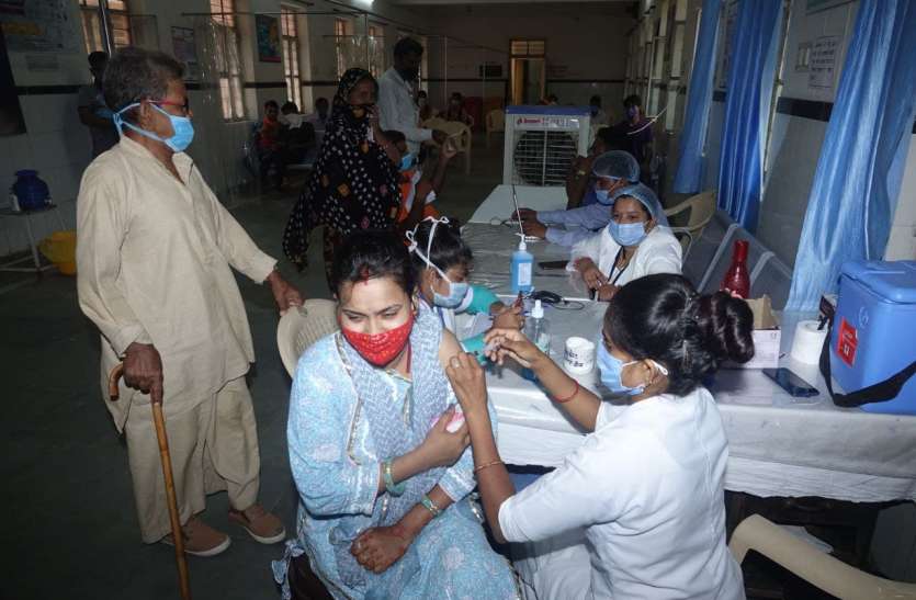 महाभियान: एक दिन में 70 हजार लोगों के लगाई वैक्सीन महाभियान: एक दिन में 70 हजार लोगों के लगाई वैक्सीन