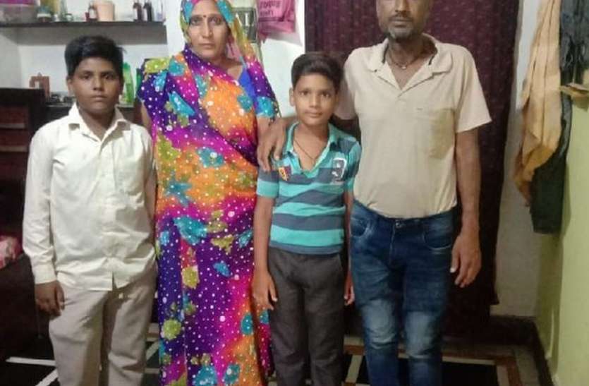 रामपाल का परिवार हो रहा पाई-पाई को 'मोहताज' रामपाल का परिवार हो रहा पाई-पाई को 'मोहताज'