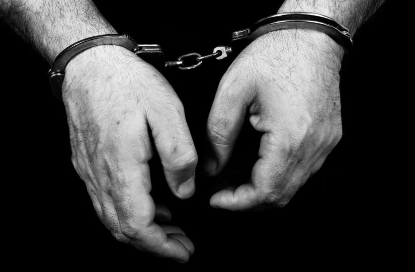 कार से 38 किलो डोडा-पोस्त का चूरा बरामद, नागौर व जोधपुर जिले के 4 तस्कर गिरफ्तार कार से 38 किलो डोडा-पोस्त का चूरा बरामद, नागौर व जोधपुर जिले के 4 तस्कर गिरफ्तार