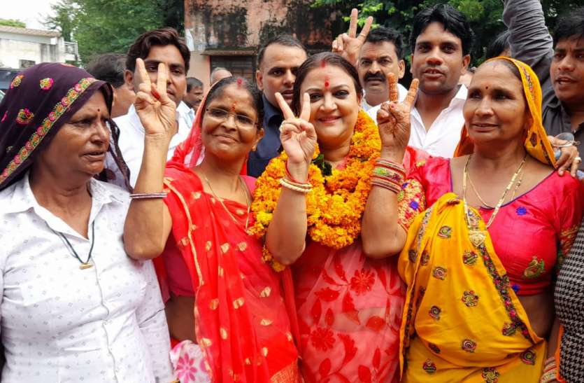 जनता की सेवा ही जनप्रतिनिधि की प्रतिबद्धता-भूपेश जनता की सेवा ही जनप्रतिनिधि की प्रतिबद्धता-भूपेश
