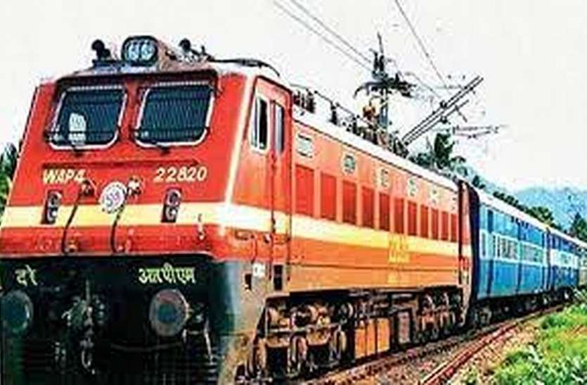 डेली पैसेंजर और मेमू ट्रेनों में 15 से मासिक सीजन टिकट की अनुमति डेली पैसेंजर और मेमू ट्रेनों में 15 से मासिक सीजन टिकट की अनुमति