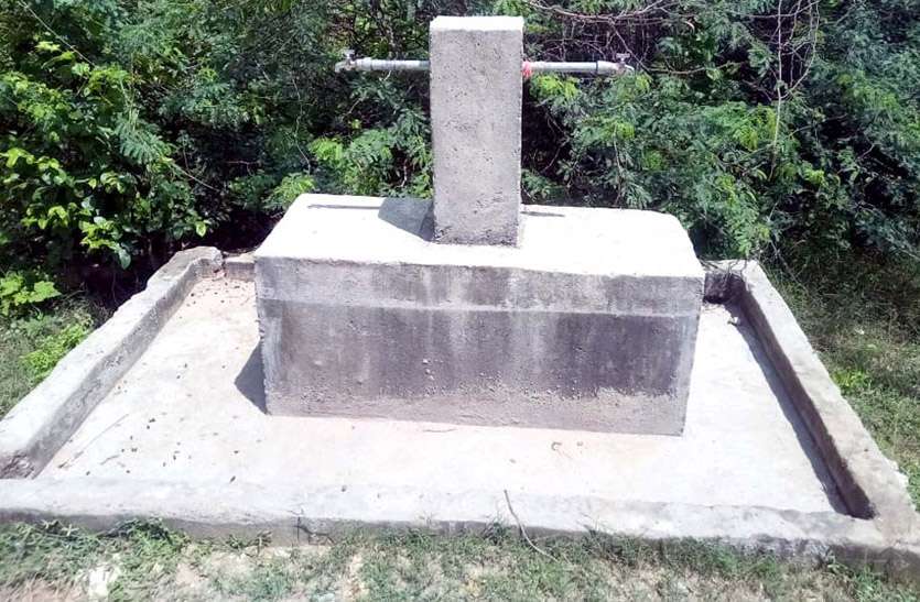 पेयजल संकट से परेशान ग्रामीण, तीन दिन से जलापूर्ति बाधित पेयजल संकट से परेशान ग्रामीण, तीन दिन से जलापूर्ति बाधित