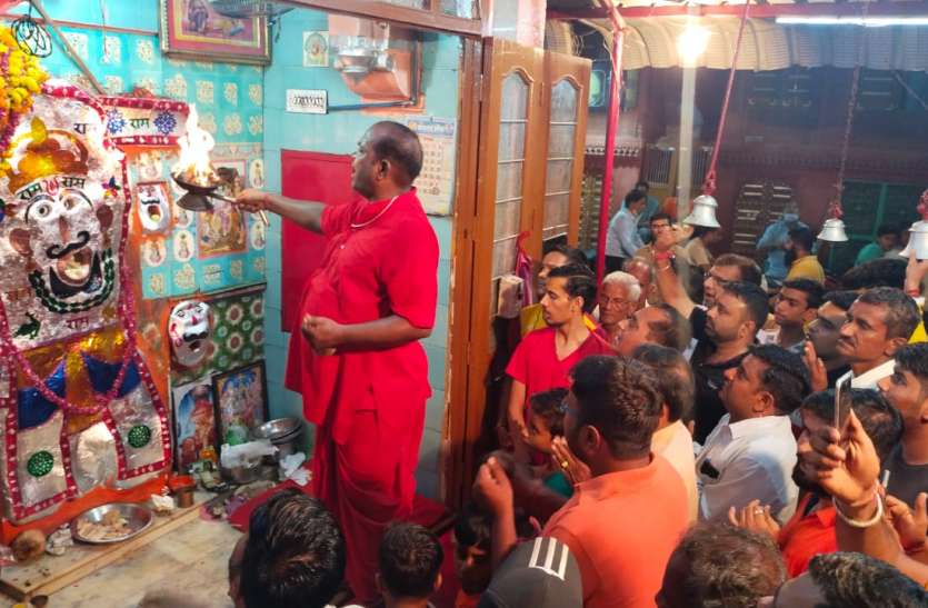 बाबा एकर तो दरबार में बुलाय लिज्यो रे... बाबा एकर तो दरबार में बुलाय लिज्यो रे...