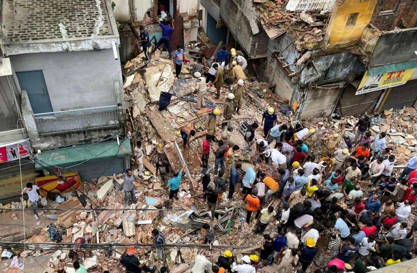 Delhi Building Collapsed Delhi Building Collapsed: पुलिस ने बिल्डिंग मालिक को किया गिरफ्तार, गैर इरादतन हत्या का मामला दर्ज