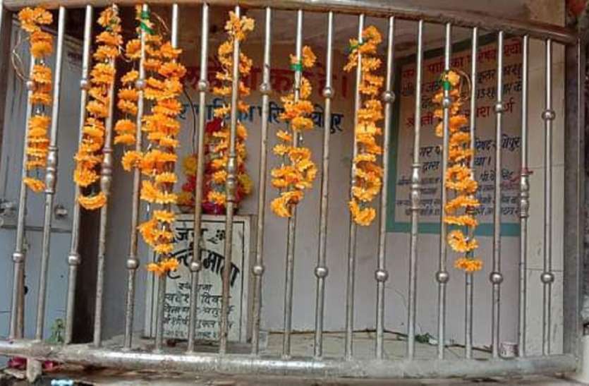 यहां ‘हिंदी’ को ‘माता’ मानकर करते हैं ‘पूजा’ यहां ‘हिंदी’ को ‘माता’ मानकर करते हैं ‘पूजा’