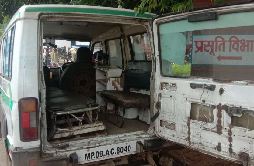 Mother-child forced to travel by sour mother vehicles, questions are being raised on fitness खटारा जननी वाहनों से सफर करने के लिए मजबूर जच्चा- बच्चा, फिटनेस पर उठ रहे सवाल