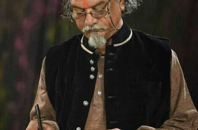guru_saxena.jpg कविता कोना-बड़ी खुशी की बात है, हिंदी दिवस मनायं पर अंग्रेजी में हम, भाषण खास सुनायं।