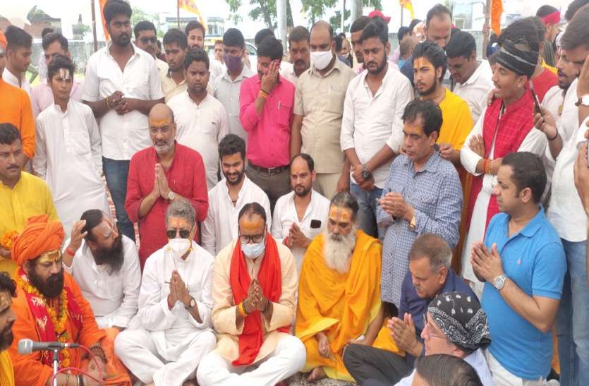 दुनिया की सबसे बड़ी रामलीला बनी (अयोध्या की रामलीला ) : रजा मुराद दुनिया की सबसे बड़ी रामलीला बनी (अयोध्या की रामलीला ) : रजा मुराद