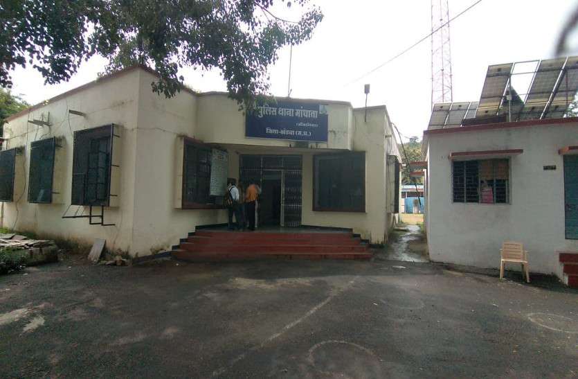 Suspicious death in police custody In Khandwa Mandhata TI Suspended चोरी के आरोपी की पुलिस कस्टडी में संदिग्ध मौत, टीआई सहित चार पुलिसकर्मी निलंबित, देखें Video