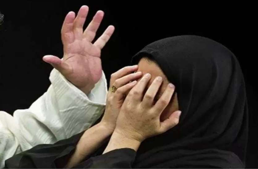 mushlim_mahila.jpg तीन तलाक केस की याचिकाकर्ता अधिवक्ता पर मुस्लिम संगठनों का हमला