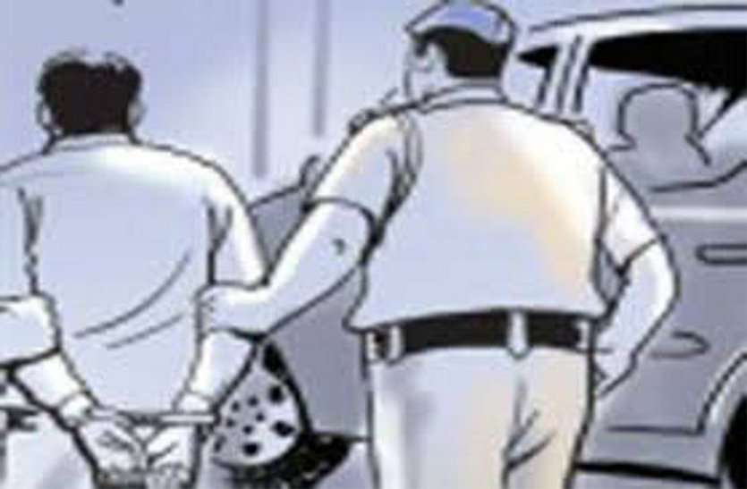 Police arrested permanent warranties of cow smuggling absconding for fourteen years चौदह साल से फरार गौवंश तस्करी के स्थाई वारंटियों को पुलिस ने किया गिरफ्तार