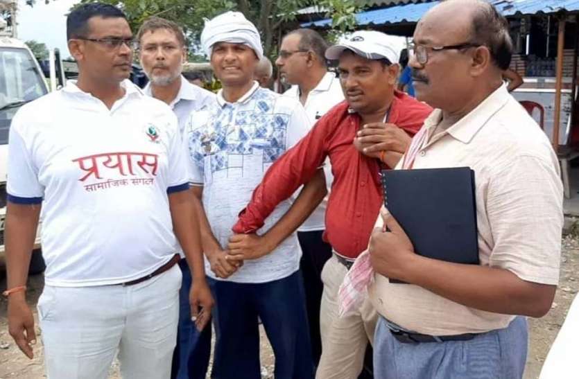 पुलिस हिरासत में आरोपी सेक्रेटरी पूर्व प्रधान पति से 10 हजार रुपये घूस लेते सेक्रेटरी गिरफ्तार