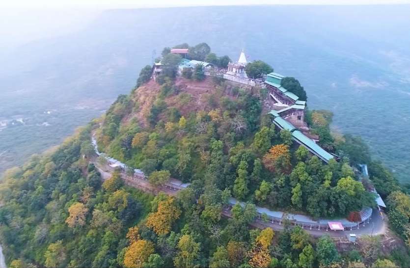 आकाशीय बिजली से सुरक्षित नहीं रह गया मां शारदा मंदिर, तड़ितचालक का ढाई लाख का तार चोरी आकाशीय बिजली से सुरक्षित नहीं रह गया मां शारदा मंदिर, तड़ितचालक का ढाई लाख का तार चोरी