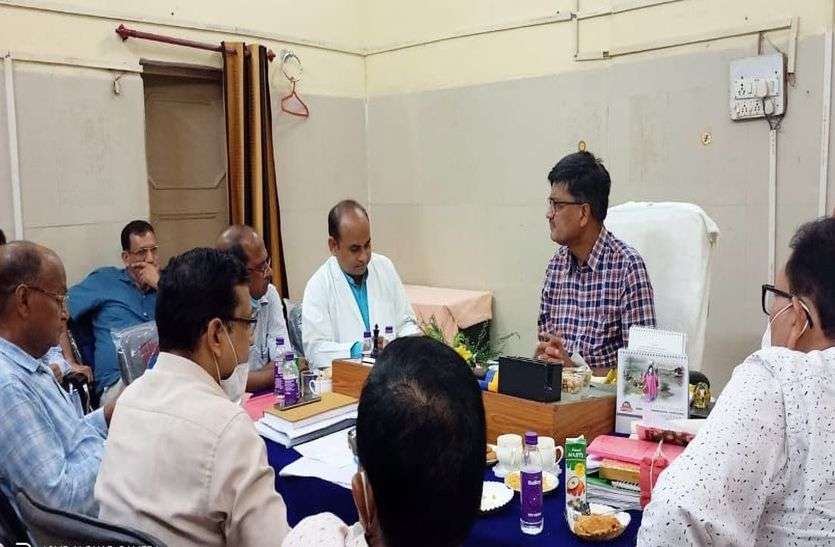 Fogging will be done at the district headquarters, five teams formed, the collector gave instructions in the meeting of RMRS जिला मुख्यालय पर होगी फोगिंग, पांच टीम गठित कलक्टर ने दिए आरएमआरएस की बैठक में निर्देश
