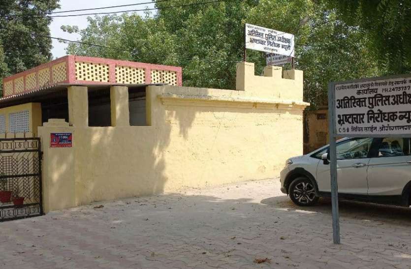 तत्कालीन एएसआई व दलाल के खिलाफ एसीबी ने किया रिश्वत मांगने का प्रकरण दर्ज तत्कालीन एएसआई व दलाल के खिलाफ एसीबी ने किया रिश्वत मांगने का प्रकरण दर्ज