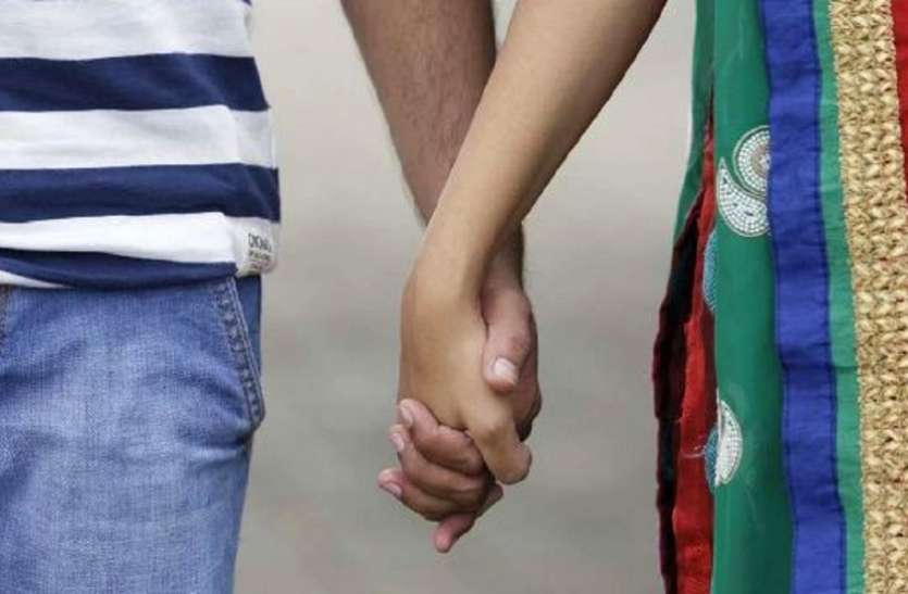 couples.jpg पति ने जिस पत्नी की लिखवाई अपहरण की रिपोर्ट, एक सप्ताह से प्रेमी के साथ उड़ाती मिली गुलछर्रे