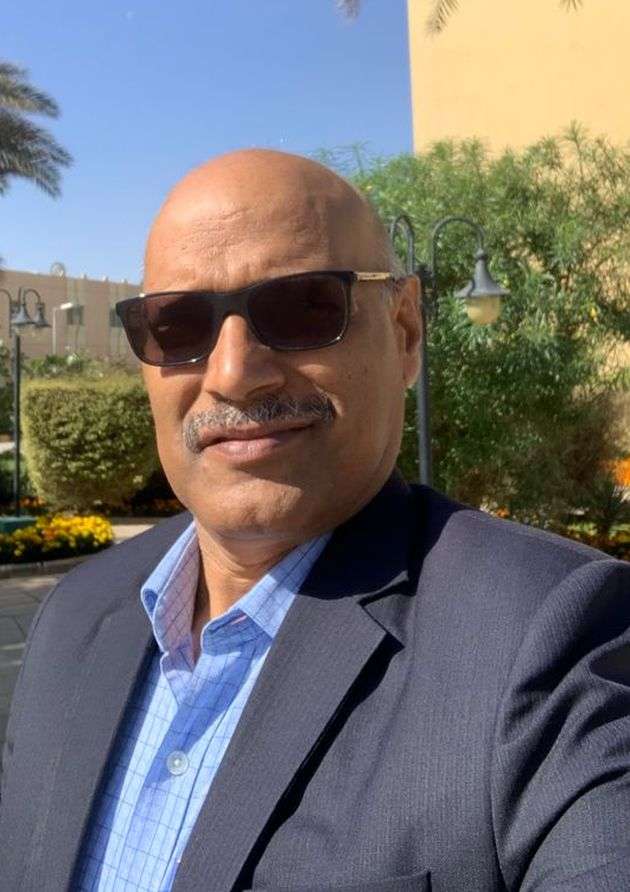 विलायत में रहकर भी गांव की माटी से नाता