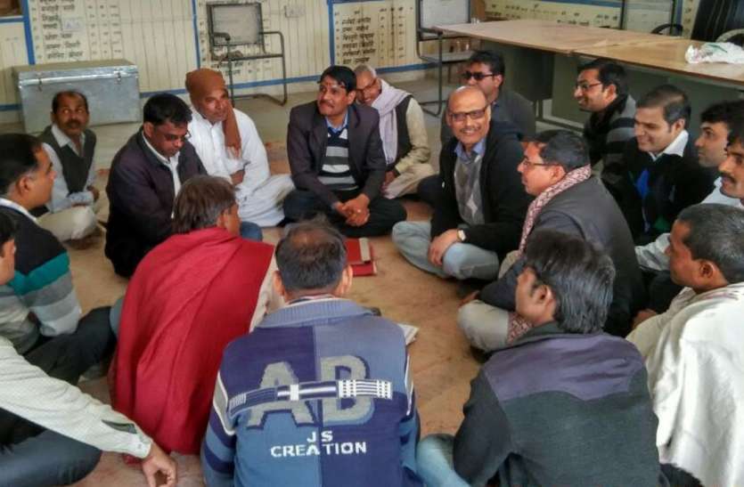 विलायत में रहकर भी गांव की माटी से नाता विलायत में रहकर भी गांव की माटी से नाता