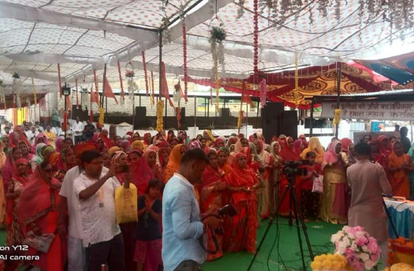 गो माता के लिए समर्पित होकर कार्य करने की दी सीख गो माता के लिए समर्पित होकर कार्य करने की दी सीख
