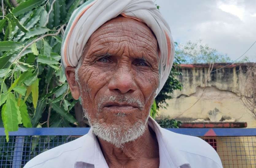 वृद्ध को बाइक पर बिठाकर जेब से 50 हजार किए पार वृद्ध को बाइक पर बिठाकर जेब से 50 हजार किए पार