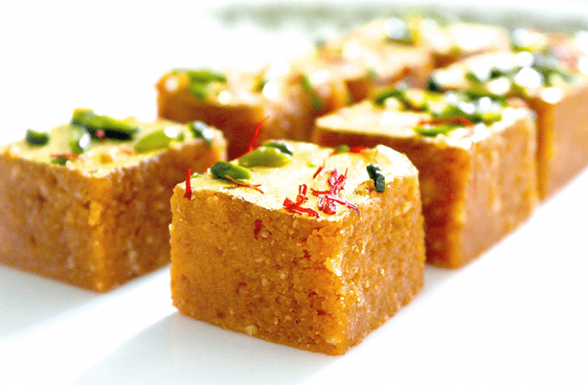 orange_burfi.png आसानी से घर पर बनाएं संतरे की स्वादिष्ट बर्फी