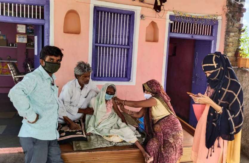 धरियावद में कम टीकाकरण पर कलक्टर ने जताई नाराजगी धरियावद में कम टीकाकरण पर कलक्टर ने जताई नाराजगी