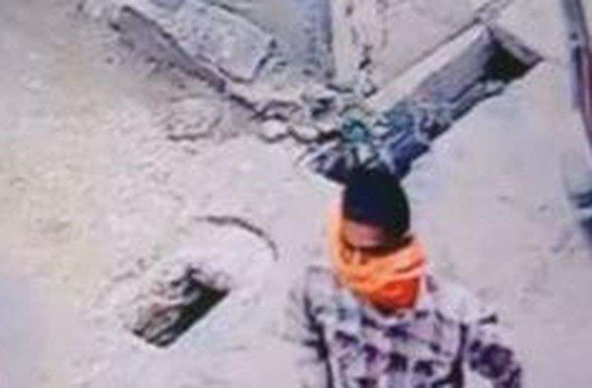 कोटा में फिर वारदात : महिला के गले से चेन झपट ले गया बदमाश कोटा में फिर वारदात : महिला के गले से चेन झपट ले गया बदमाश