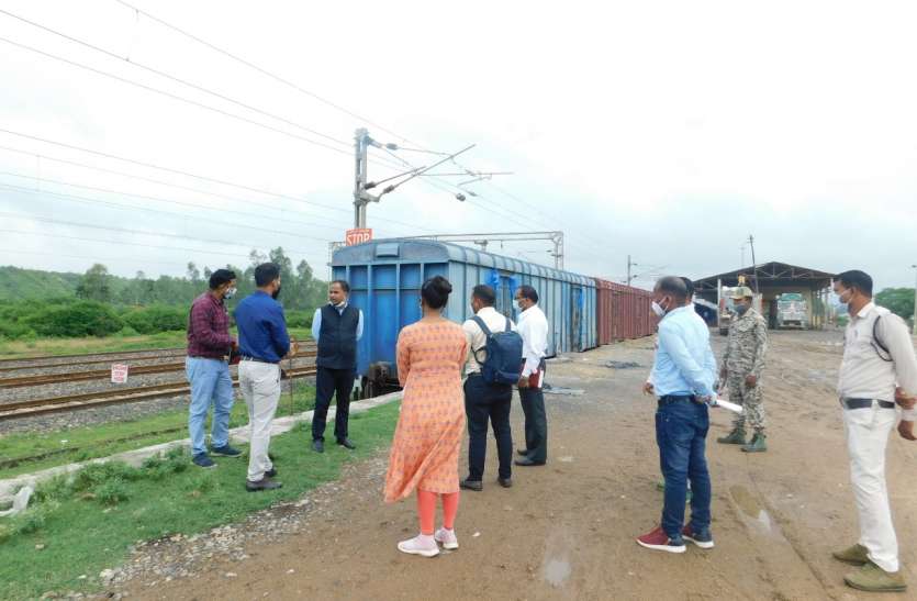 Collector saw prepration यहां आएगी लाइफ लाइन एक्सप्रेस, 19 दिन तक होगा इन बीमारियों का इलाज, पहुंचे कलक्टर