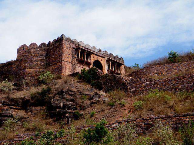 raisen_fort.jpg