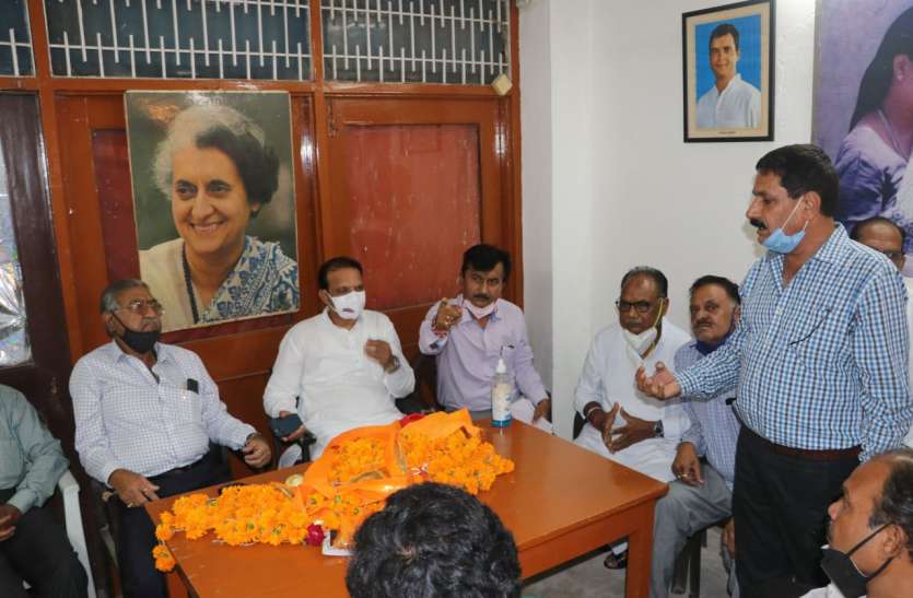 डांगी ने सुनी कार्यकर्ताओं की समस्याएं, बोले जल्द करेंगे निस्तारण डांगी ने सुनी कार्यकर्ताओं की समस्याएं, बोले जल्द करेंगे निस्तारण