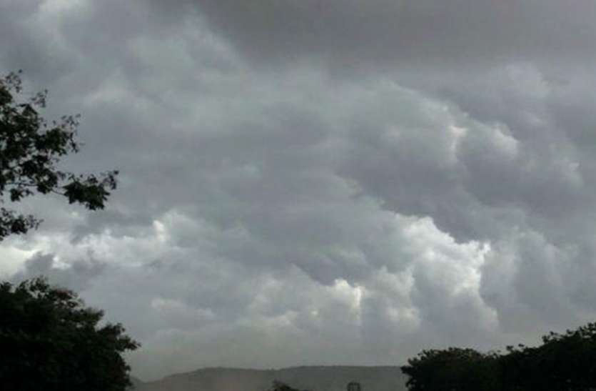 UP Weather Forecast Relief from Hot Temperature due to Heavy Rain UP Weather: पूर्वांचल में बारिश से खुशनुमा हुआ मौसम, पारा गिरने से गर्मी से राहत