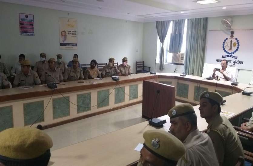 ऑनलाइन शिकायतों को बिना देरी किए करें दर्ज- एसपी ऑनलाइन शिकायतों को बिना देरी किए करें दर्ज- एसपी