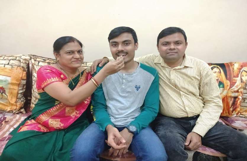 jee mains 2021: रायपुर के अंशुल को जेईई मेंस में फर्स्ट रैंकिंग jee mains 2021: रायपुर के अंशुल को जेईई मेंस में फर्स्ट रैंकिंग