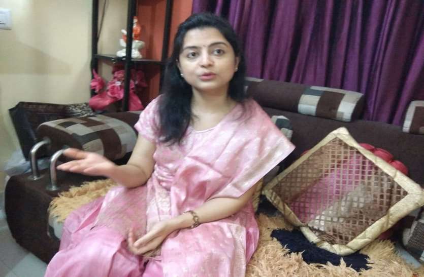कलेक्टर बनना चाहती है रायपुर की केबीसी हॉटसीटर मोनिका कलेक्टर बनना चाहती है रायपुर की केबीसी हॉटसीटर मोनिका