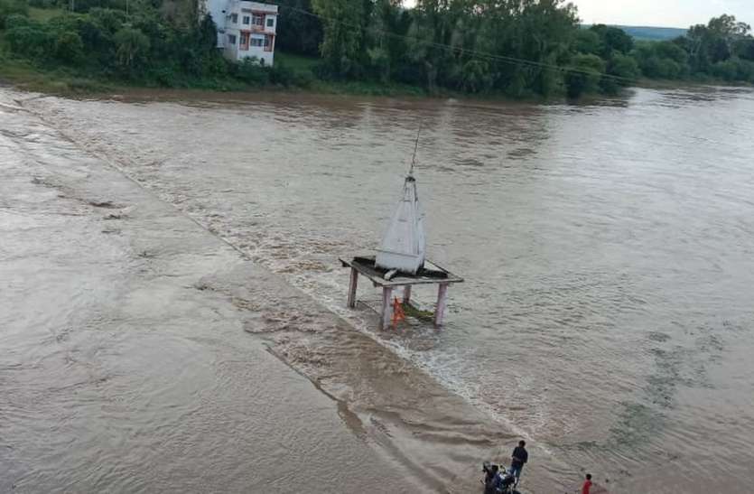मंडीदीप-भोपाल की बारिश से बढ़ा बेतवा का जल स्तर मंडीदीप-भोपाल की बारिश से बढ़ा बेतवा का जल स्तर