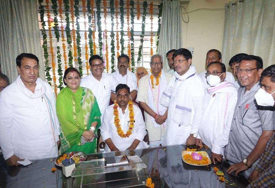 जिला प्रमुख हीरालाल सैनी ने किया पदभार ग्रहण: समारोह में छाया रहा क्रॉसवोटिंग का मुद्दा